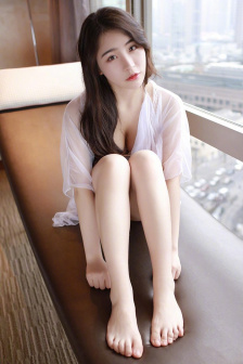 被涂抹春药任人玩弄调教学生